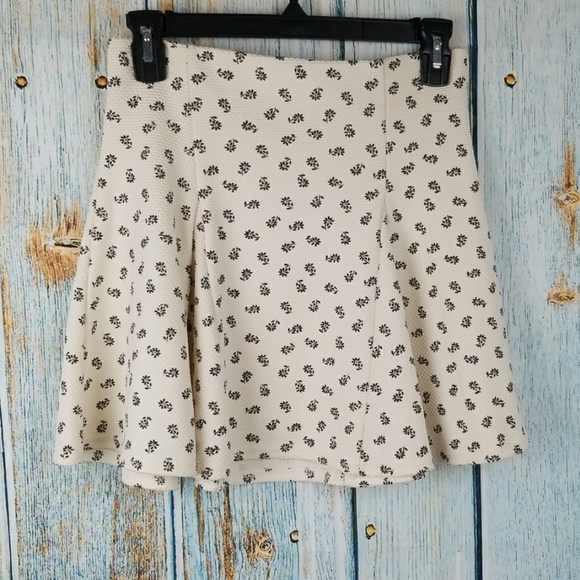 Topshop Dresses & Skirts - 🎁TOPSHOP SKIRT SIZE 4